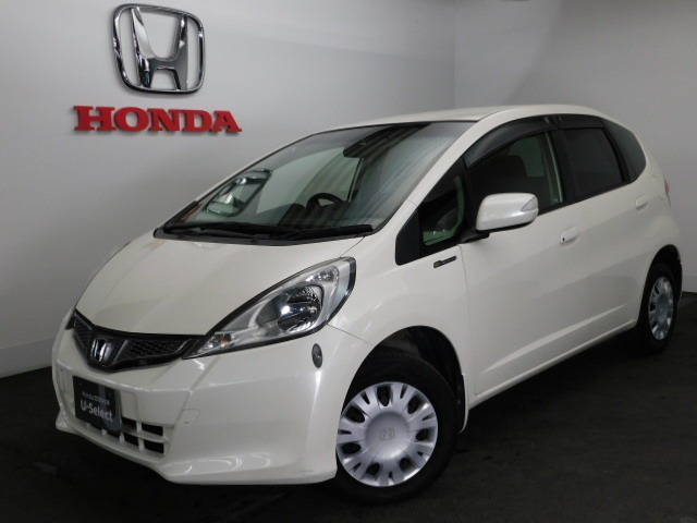 中古車 ホンダ フィット 1 3 G 10thアニバーサリー の中古車詳細 67 000km ホワイトパール 鹿児島県 52 8万円 中古車情報 中古車検索なら 車選びドットコム 車選び Com