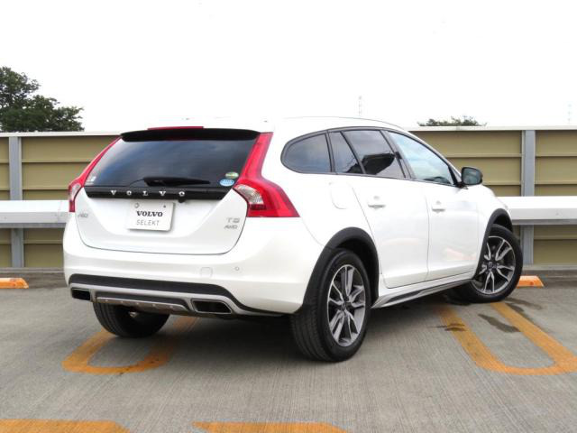 中古車 ボルボ V60クロスカントリー T5 Awd Se 4wd の中古車詳細 49 000km ホワイトパール 千葉県 192万円 中古車情報 中古車検索なら 車選びドットコム 車選び Com