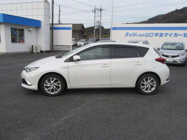 中古車 トヨタ オーリス 1 8 ハイブリッド の中古車詳細 72 000km ホワイトパール 山口県 126万円 中古車情報 中古車検索なら 車選びドットコム 車選び Com