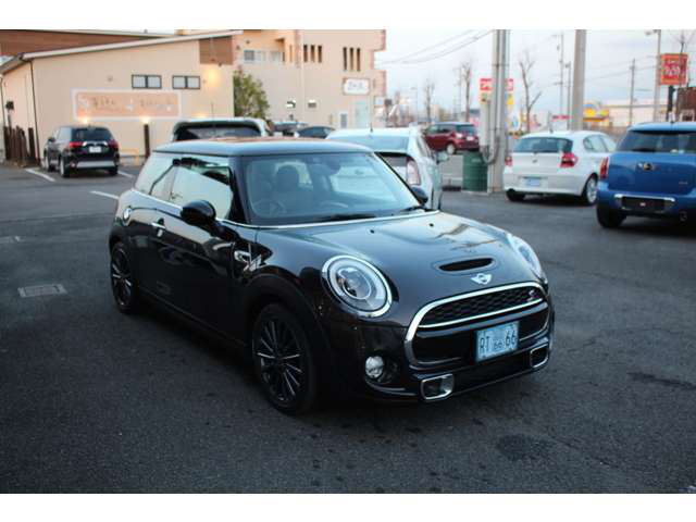 中古車 Bmw ミニ クーパー S の中古車詳細 38 000km ブラウンブラックツートン 愛媛県 185 9万円 中古車情報 中古車 検索なら 車選びドットコム 車選び Com