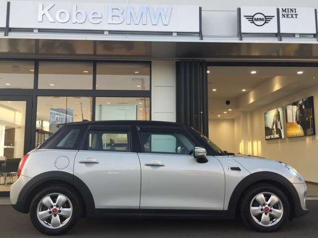 中古車 Bmw ミニ クーパー の中古車詳細 30 000km シルバーホワイト 兵庫県 218万円 中古車情報 中古車検索なら 車 選びドットコム 車選び Com