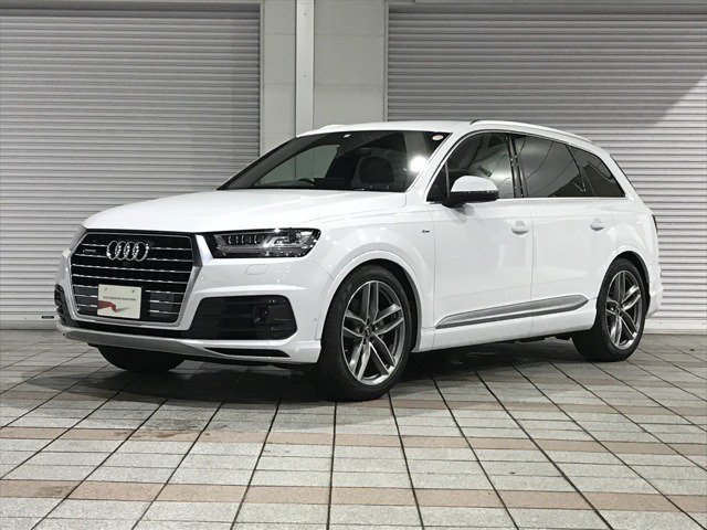 中古車 アウディ Q7 3 0 Tfsi クワトロ Sラインパッケージ 4wd の中古車詳細 64 000km ホワイトメタリック 鳥取県 538万円 中古車情報 中古車検索なら 車選びドットコム 車選び Com