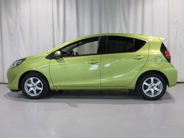 中古車 トヨタ アクア 1 5 S の中古車詳細 26 000km グリーン 北海道 114万円 中古車情報 中古車検索なら 車 選びドットコム 車選び Com