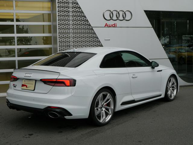 中古車 アウディ Rs5 4 2 4wd の中古車詳細 24 000km ホワイトメタリック 神奈川県 855万円 中古車情報 中古車 検索なら 車選びドットコム 車選び Com