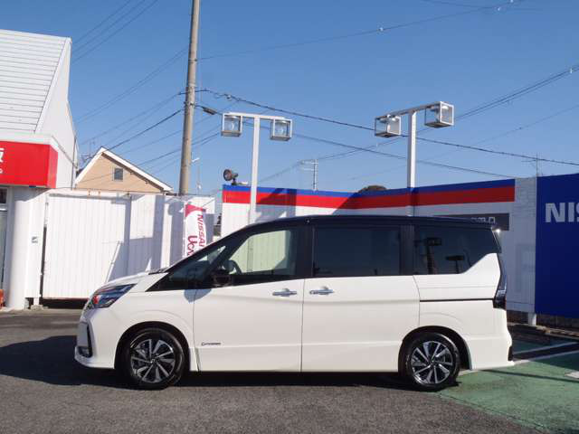 中古車 日産 セレナ 1 2 E Power ハイウェイスター V の中古車詳細 778km パールツートン 大阪府 356万円 中古 車情報 中古車検索なら 車選びドットコム 車選び Com