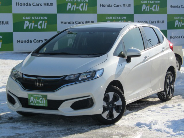 中古車 ホンダ フィット 1 5 ハイブリッド F 4wd 52 000km ホワイトパール 北海道 115 5万円 中古車情報 中古車 検索なら 車選びドットコム 車選び Com