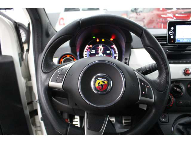 中古車 アバルト アバルト500 1 4 の中古車詳細 19 000km ホワイトホワイト 東京都 169 9万円 中古車情報 中古車 検索なら 車選びドットコム 車選び Com