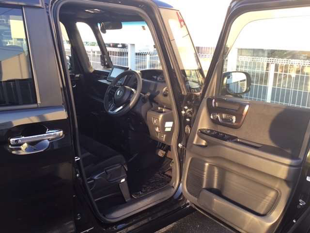 中古車 ホンダ N Boxカスタム G Ex の中古車詳細 21 000km ブラックパール 群馬県 145 8万円 中古車情報 中古車検索なら 車選びドットコム 車選び Com