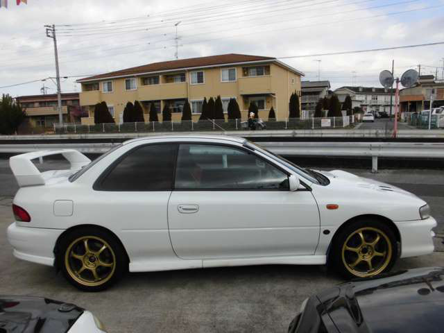 中古車 スバル インプレッサクーペ 2 0 Wrx タイプr Vリミテッド 4wd の中古車詳細 133 000km ホワイト 埼玉県 438万円 中古車情報 中古車検索なら 車選びドットコム 車選び Com