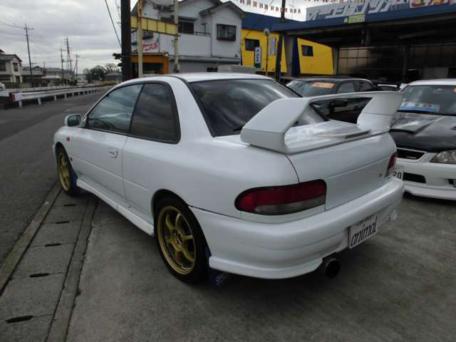 中古車 スバル インプレッサクーペ 2 0 Wrx タイプr Vリミテッド 4wd の中古車詳細 133 000km ホワイト 埼玉県 438万円 中古車情報 中古車検索なら 車選びドットコム 車選び Com