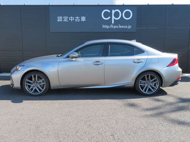 中古車 レクサス Is300h Fスポーツ の中古車詳細 23 000km シルバー 奈良県 398万円 中古車情報 中古車検索なら 車 選びドットコム 車選び Com
