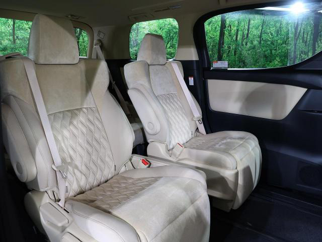 中古車 トヨタ アルファード ハイブリッド 2 5 X 4wd の中古車詳細 登録済未使用車 6km走行 ブラック 大阪府 426 9万円 中古車情報 中古車検索なら 車選びドットコム 車選び Com