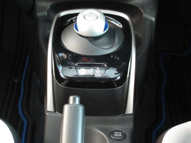 中古車 日産 ノート 1 2 E Power X の中古車詳細 38 000km シルバー 神奈川県 104 8万円 中古車情報 中古車 検索なら 車選びドットコム 車選び Com