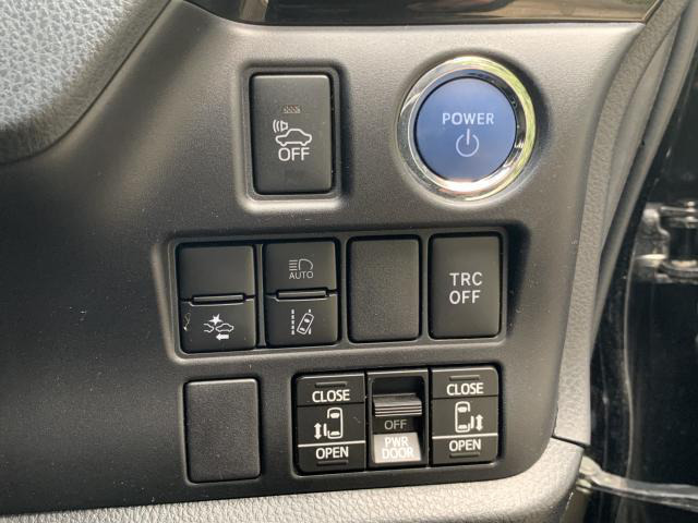 中古車 トヨタ ヴォクシー 1 8 ハイブリッド V 後期 9型ナビtv 13型後席モニター の中古車詳細 53 000km ブラック 富山県 184 8万円 中古車情報 中古車検索なら 車選びドットコム 車選び Com