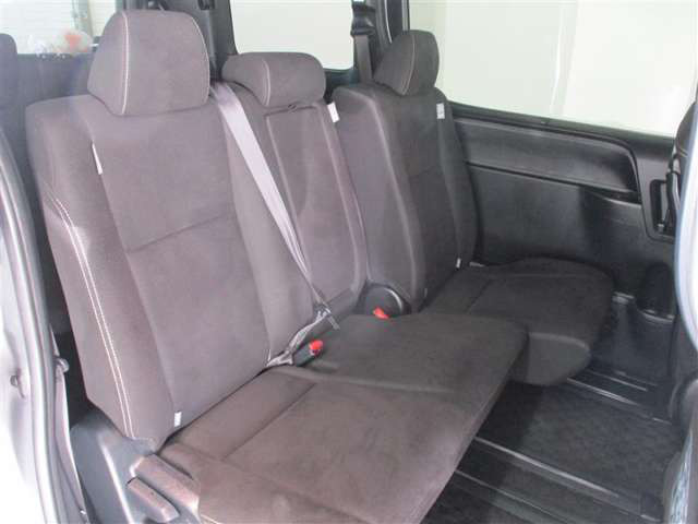 中古車 トヨタ エスクァイア 2 0 Xi の中古車詳細 62 000km シルバー 熊本県 6 8万円 中古車情報 中古車検索なら 車選びドットコム 車選び Com