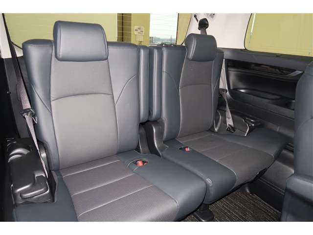 中古車 トヨタ ヴェルファイア 2 5 Z Gエディション の中古車詳細 38 000km ブラック 富山県 3 5万円 中古車情報 中古車検索なら 車選びドットコム 車選び Com