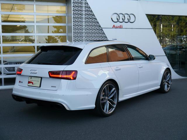 中古車 アウディ Rs6アバント 4 0 パフォーマンス 4wd の中古車詳細 44 000km ホワイトメタリック 神奈川県 9万円 中古車情報 中古車検索なら 車選びドットコム 車選び Com