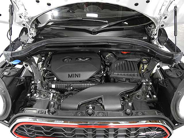 中古車 Bmw ミニクロスオーバー ジョン クーパー ワークス 4wd の中古車詳細 17 000km ホワイト 神奈川県 359万円 中古車情報 中古車検索なら 車選びドットコム 車選び Com