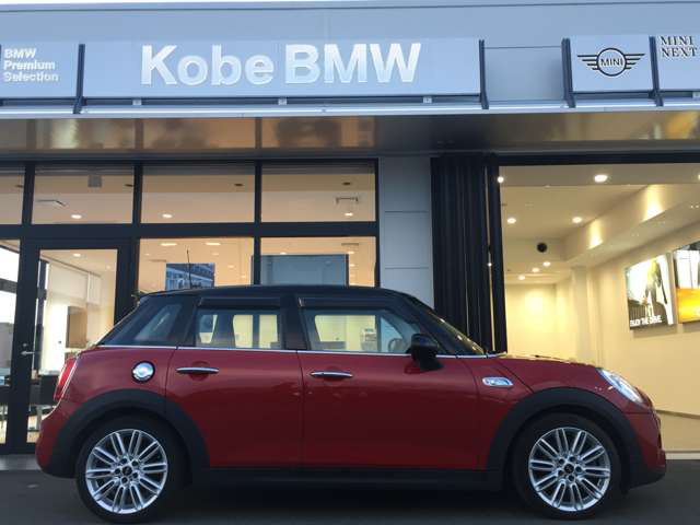 中古車 Bmw ミニ クーパー の中古車詳細 15 000km レッドブラック 兵庫県 268万円 中古車情報 中古車検索なら 車 選びドットコム 車選び Com