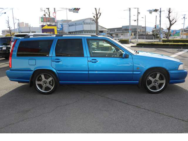 中古車 ボルボ V70 R Awd 4wd の中古車詳細 39 000km ブルー 香川県 価格応談 中古車情報 中古車検索なら 車 選びドットコム 車選び Com