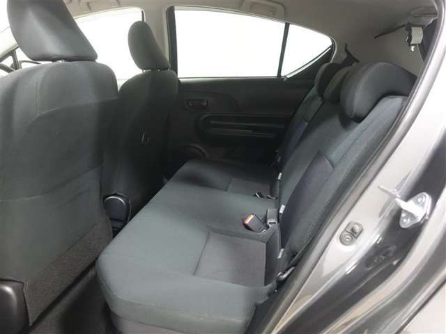 中古車 トヨタ アクア 1 5 S の中古車詳細 59 000km グレーメタリック 広島県 93 5万円 中古車情報 中古車検索なら 車選びドットコム 車選び Com