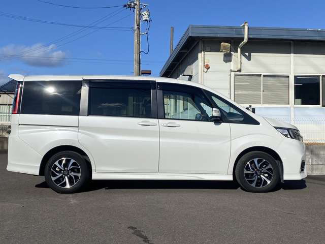 中古車 ホンダ ステップワゴン 1 5 スパーダ ホンダ センシング 4wd の中古車詳細 30 000km ホワイト 岐阜県 247万円 中古車情報 中古車検索なら 車選びドットコム 車選び Com