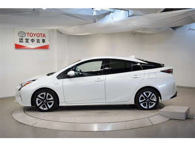 中古車 トヨタ プリウス 1 8 A プレミアム ツーリングセレクション の中古車詳細 32 000km パールメタリック 大阪府 6万円 中古車情報 中古車検索なら 車選びドットコム 車選び Com