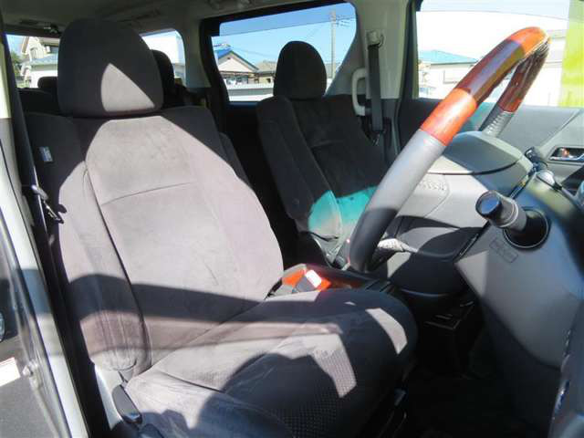 中古車 トヨタ ヴェルファイア 2 4 Z プラチナセレクションii の中古車詳細 52 000km グレーメタリック 埼玉県 119万円 中古車情報 中古車検索なら 車選びドットコム 車選び Com