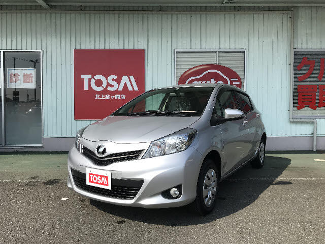 中古車 トヨタ ヴィッツ 1 3 F 4wd の中古車詳細 18 000km シルバー 岩手県 69 9万円 中古車情報 中古車検索なら 車選びドットコム 車選び Com