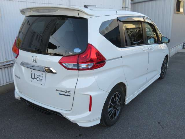 中古車 ホンダ フリード 1 5 ハイブリッド モデューロx ホンダセンシング の中古車詳細 23 000km ホワイトパール 三重県 249 9万円 中古車情報 中古車検索なら 車選びドットコム 車選び Com