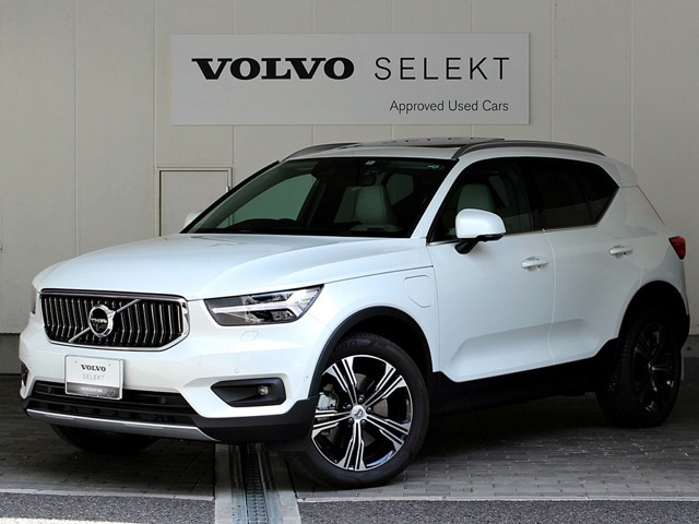 中古車 ボルボ Xc40 リチャージ プラグインハイブリッド T5 インスクリプション の中古車詳細 8 000km ホワイトパール 兵庫県 548万円 中古車情報 中古車検索なら 車選びドットコム 車選び Com
