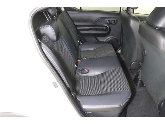 中古車 トヨタ アクア 1 5 クロスオーバー の中古車詳細 28 000km ベージュ 兵庫県 145 2万円 中古車情報 中古車検索なら 車選びドットコム 車選び Com