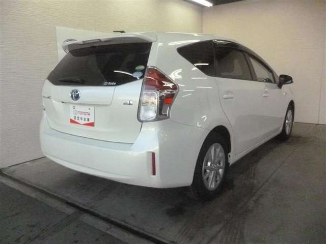 中古車 トヨタ プリウスa 1 8 S 6 000km パールメタリック 兵庫県 219万円 中古車情報 中古車検索なら 車選びドットコム 車選び Com