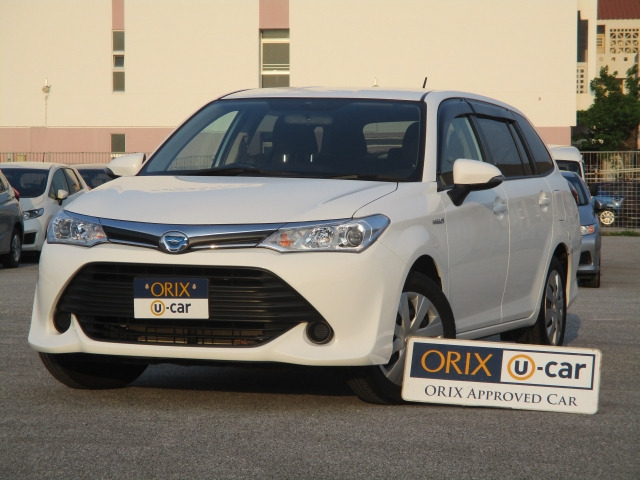 中古車 トヨタ カローラフィールダー 1 5 ハイブリッド の中古車詳細 54 000km シロ 沖縄県 85 9万円 中古車情報 中古車 検索なら 車選びドットコム 車選び Com