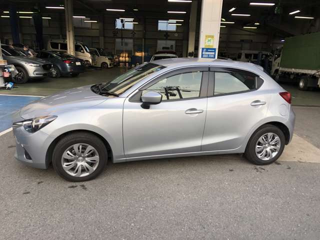 中古車 マツダ デミオ 1 3 13c の中古車詳細 11 000km シルバーメタリック 大阪府 87 8万円 中古車情報 中古車検索なら 車選びドットコム 車選び Com