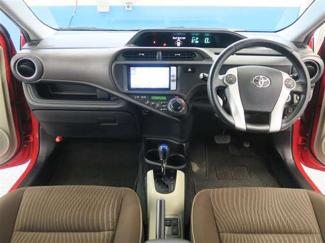 中古車 トヨタ アクア 1 5 G の中古車詳細 33 000km レッド 東京都 65 2万円 中古車情報 中古車検索なら 車選びドットコム 車選び Com