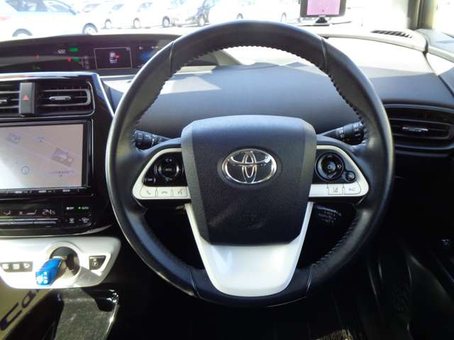 中古車 トヨタ プリウス 1 8 S E Four 4wd の中古車詳細 56 000km シルバーメタリック 北海道 193万円 中古車情報 中古車検索なら 車選びドットコム 車選び Com