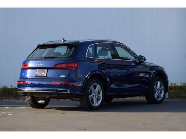 中古車 アウディ Q5 40 Tdi クワトロ スポーツ Sラインパッケージ ディーゼル 4wd の中古車詳細 4 000km ブルー 神奈川県 529万円 中古車情報 中古車検索なら 車選びドットコム 車選び Com