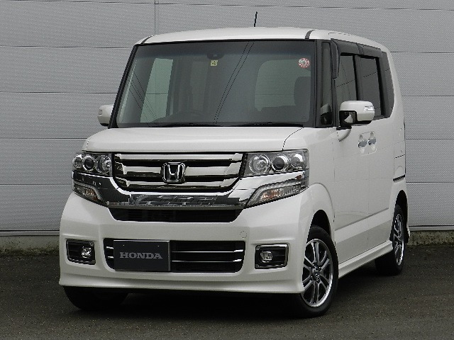 中古車 ホンダ N Boxカスタム G Ssパッケージ 4wd の中古車詳細 33 000km ホワイト 福島県 136万円 中古車情報 中古車検索なら 車選びドットコム 車選び Com