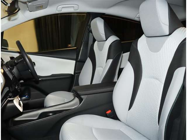 中古車 トヨタ プリウス 1 8 S の中古車詳細 19 000km シルバーメタリック 埼玉県 149 8万円 中古車情報 中古車 検索なら 車選びドットコム 車選び Com