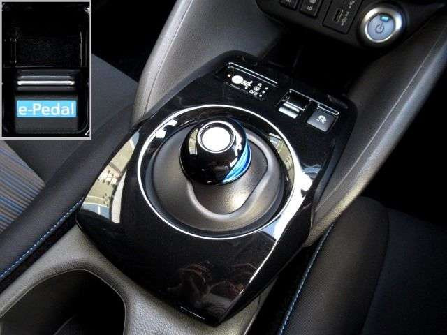 中古車 日産 リーフ G の中古車詳細 16 000km グレー 大阪府 253万円 中古車情報 中古車検索なら 車選びドットコム 車選び Com