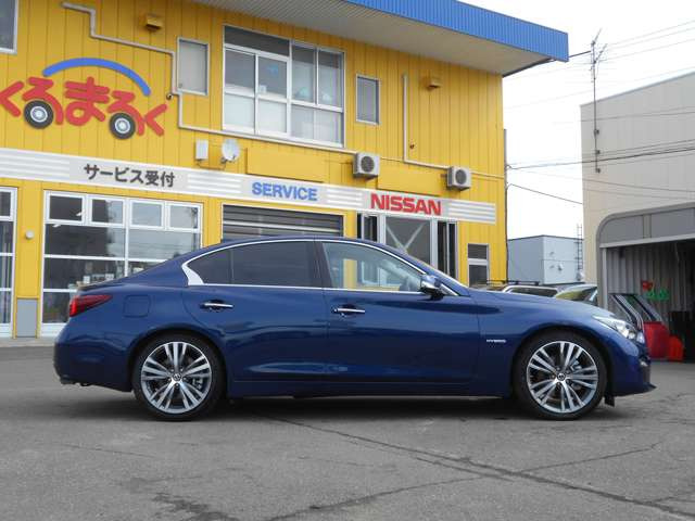 中古車 日産 スカイライン 3 5 ハイブリッド Gt タイプsp 4wd の中古車詳細 2 000km ブルー 北海道 533万円 中古車情報 中古車検索なら 車選びドットコム 車選び Com