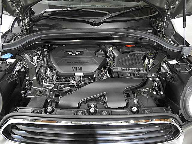 中古車 Bmw ミニクロスオーバー クーパー D の中古車詳細 40 000km シルバーメタリック 神奈川県 299万円 中古車情報 中古車検索なら 車選びドットコム 車選び Com