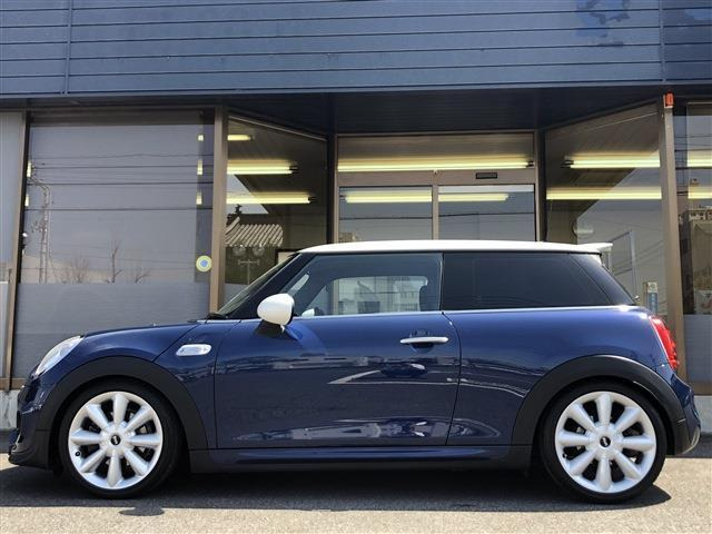 中古車 Bmw ミニ クーパー S の中古車詳細 47 000km ダークブルー 香川県 228万円 中古車情報 中古車検索なら 車 選びドットコム 車選び Com