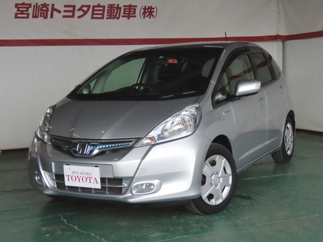 中古車 ホンダ フィットハイブリッド 1 3 スマートセレクション の中古車詳細 72 000km シルバー 宮崎県 64万円 中古車情報 中古車検索なら 車選びドットコム 車選び Com
