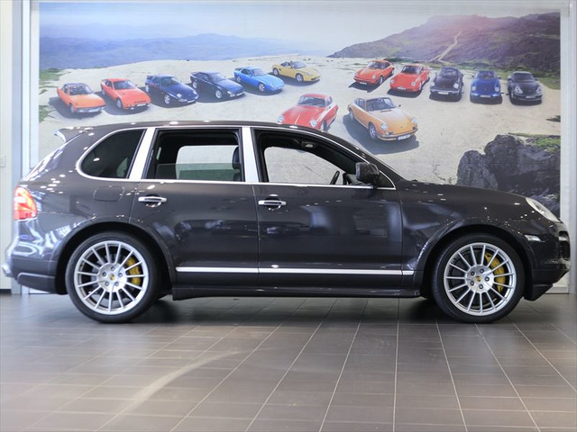 中古車 ポルシェ カイエン ターボ S ティプトロニックs 4wd の中古車詳細 41 000km グレーメタリック 東京都 398万円 中古車情報 中古車検索なら 車選びドットコム 車選び Com