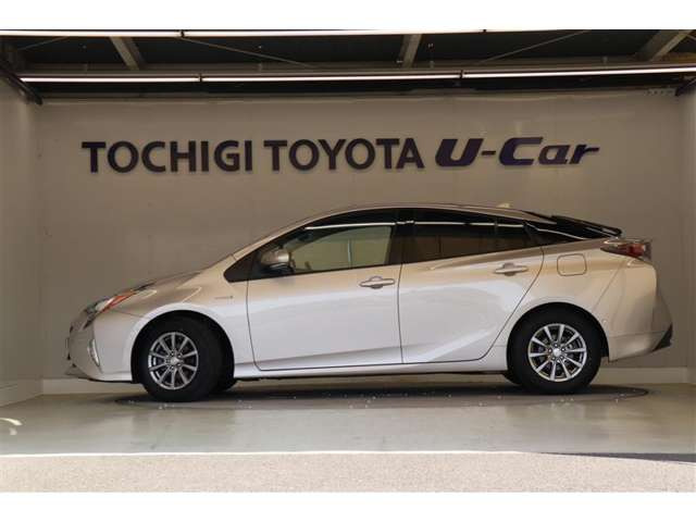 中古車 トヨタ プリウス 1 8 A プレミアム の中古車詳細 63 000km ベージュ 栃木県 145万円 中古車情報 中古車 検索なら 車選びドットコム 車選び Com