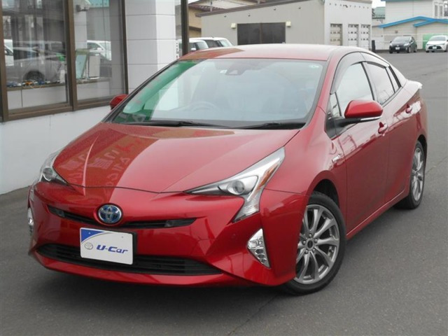 中古車 トヨタ プリウス 1 8 A ツーリングセレクション E Four 4wd の中古車詳細 35 000km レッド 北海道 240万円 中古車情報 中古車検索なら 車選びドットコム 車選び Com