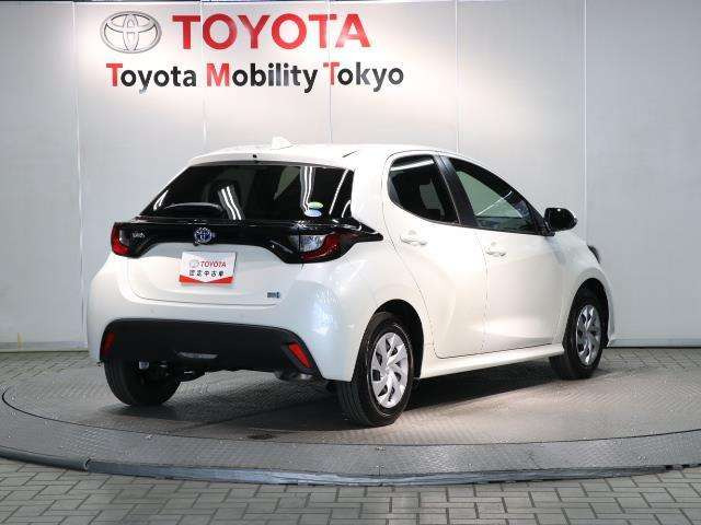 中古車 トヨタ ヤリス 1 5 ハイブリッド G の中古車詳細 6 000km パールメタリック 東京都 1万円 中古車情報 中古車 検索なら 車選びドットコム 車選び Com