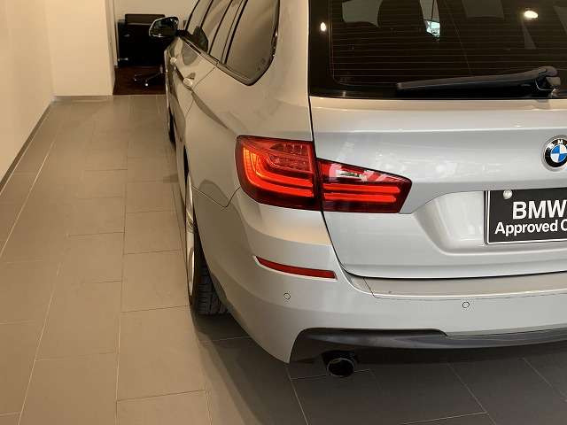 中古車 Bmw 535iツーリング Mスポーツ の中古車詳細 46 000km シルバー 東京都 325万円 中古車情報 中古車検索なら 車選びドットコム 車選び Com